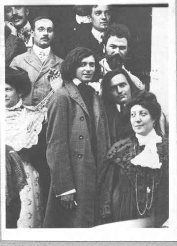 Tomislav Krizman i Ivan Meštrović s grupom ljudi