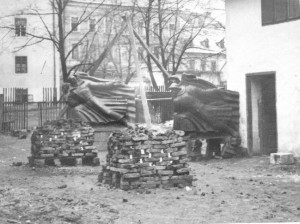 Priprema za lijevanje dijela Spomenika palim Šumadincima