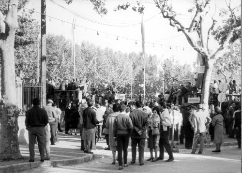 Posjetitelji pred ulazom u koridu