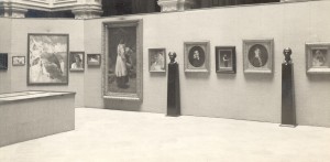 Detalj postava - Retrospektivna izložba hrvatske umjetnosti o pedesetoj godišnjici Strossmayerove galerije : III. Dekorativni akademizam 1880-1900