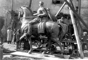 Spomenici kralja Petra i Aleksandra Karađorđevića za Skoplje - priprema i montaža