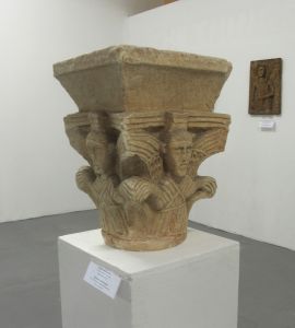 Romanički kapitel s anđelima  / Nepoznat