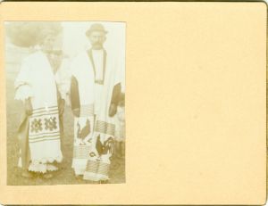 Muškarac i žena u narodnoj nošnji