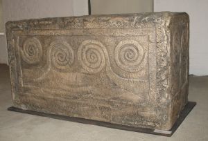 Sanduk sa spiralnom ornamentikom
