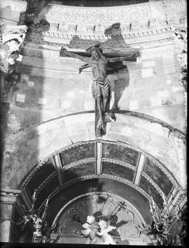 Katedrala Uznesenja Blažene Djevice Marije (sv. Dujma) (Split) : Raspelo iznad kapele svetog Dujma, 15. st. (Juraj Petrović)