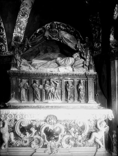 Katedrala Uznesenja Blažene Djevice Marije (sv. Dujma) (Split) : kapela svetog Staša, oltar svetog Staša, 1448. (Juraj Matejev Dalmatinac)