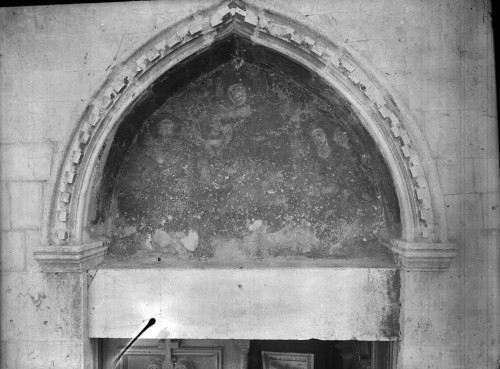 Crkva svetog Frane (Šibenik) : Bogorodica s Djetetom i svecima, zidni oslik iznad ulaznih vrata, 15. st.