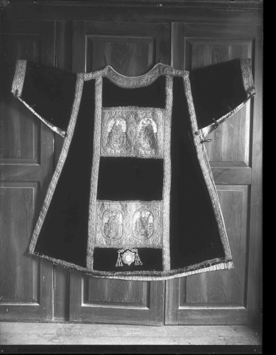 Riznica splitske katedrale (Split) : dalmatika, straga