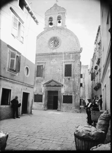 Crkva Svetog Duha (Šibenik) : pogled na pročelje