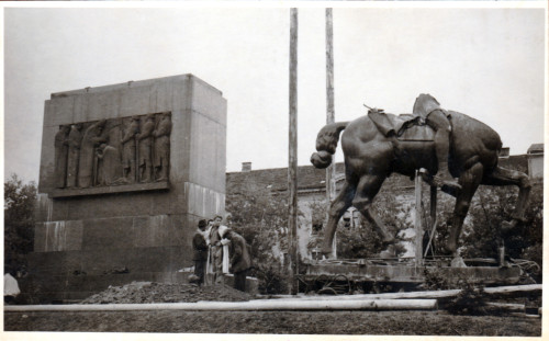 Postavljanje Spomenika kralja Tomislava, Zagreb, 1947.
