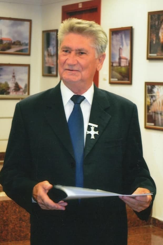 Roşu, Kosta