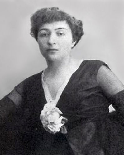 Exter, Alexandra