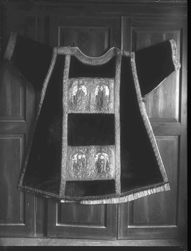 Riznica splitske katedrale (Split) : dalmatika, sprijeda