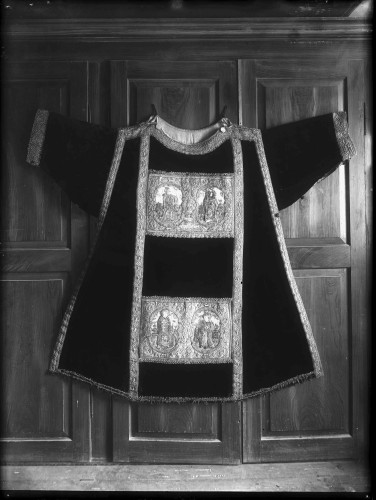 Riznica splitske katedrale (Split) : dalmatika, sprijeda