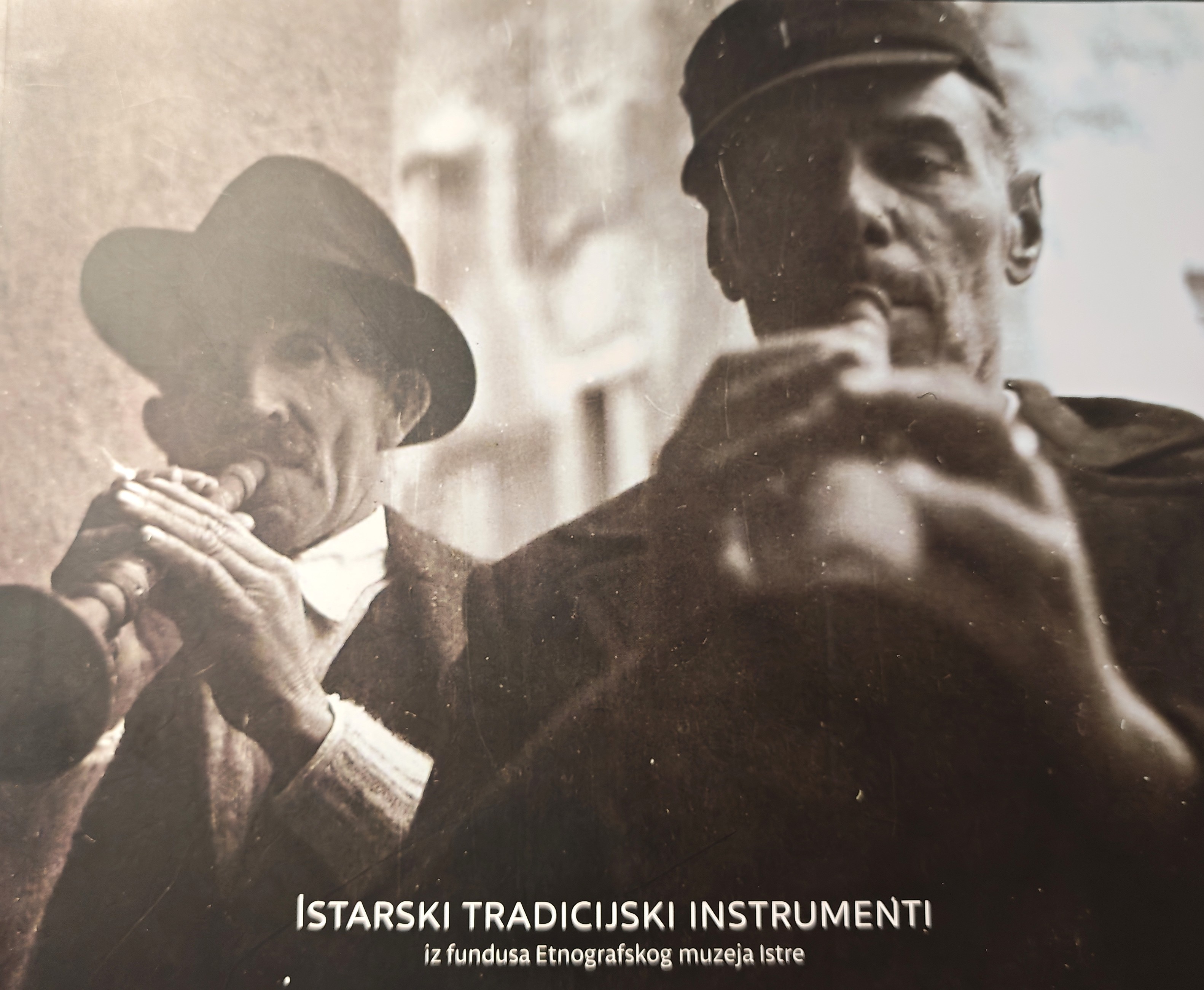 Istarski tradicijski instrumenti : iz fundusa Etnografskog muzeja Istre / [autori kataloga i tekstova Mario Buletić, Dario Marušić; fotografije muzejskih predmeta Mario Buletić]