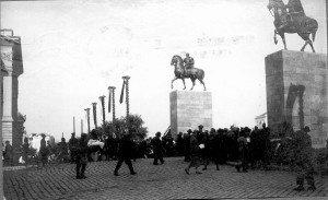 Spomenici kralju Petru i Aleksandru Karađorđeviću u Skoplju