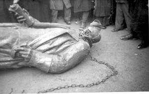 Srušen spomenik kralja Aleksandra u Varaždinu