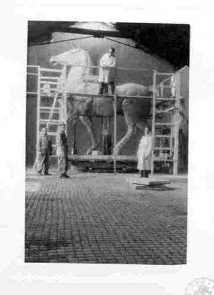 Rad na spomeniku Josefu Pilsudskom u atelijeru