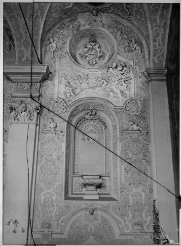 Crkva svete Katarine (Zagreb) : Pokop svete Katarine na brdu Sinaj, 1726., štuko-reljef na sjevernom zidu svetišta