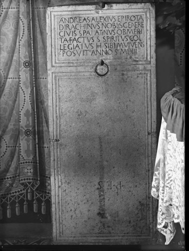 Crkva Svetog Duha (Split) : grobna ploča