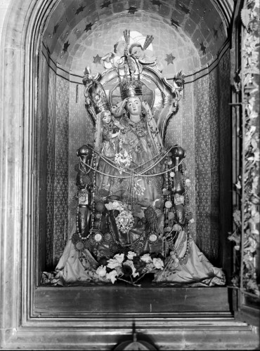 Crkve svetog Anselma (Azela) (Nin) : kapela Gospe od Zečeva (nekoć sv. Marcele), Gospa od Zečeva, skulptura