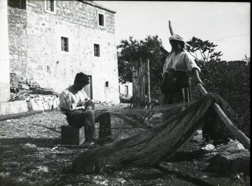 Nikola krpi mrežu (Goveđari)