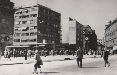 Trg bana J. Jelačića / tada Trg Republike