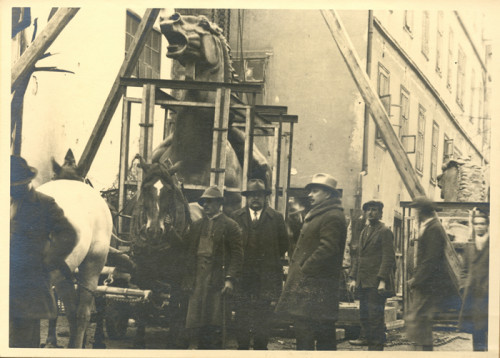 Ivan Meštrović: Transport dijelova Spomenika Indijancima za Chicago kroz Zagreb