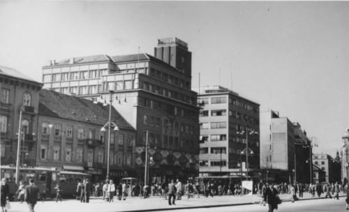 Trg bana J. Jelačića / tada Trg Republike