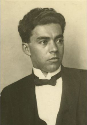 Čikoš Sessia, Julije