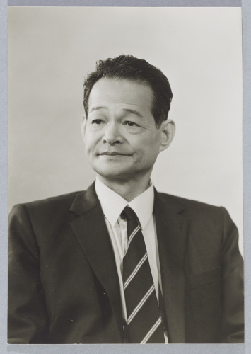 Fotoportret dermatologa Kasukea Itoa darovan Franji Kogoju