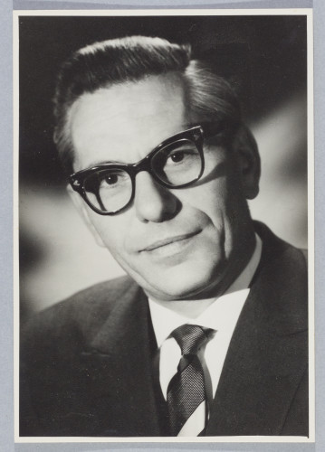 Fotoportret Heinza Grimmera s vlastoručnom posvetom Franji Kogoju